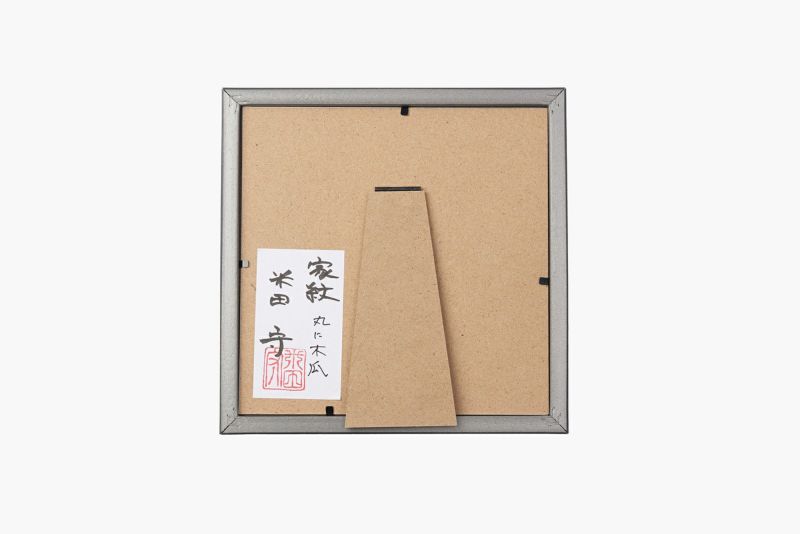 家紋盾（丸に木瓜）